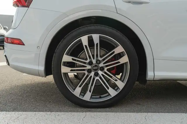 Audi SQ5 view 9
