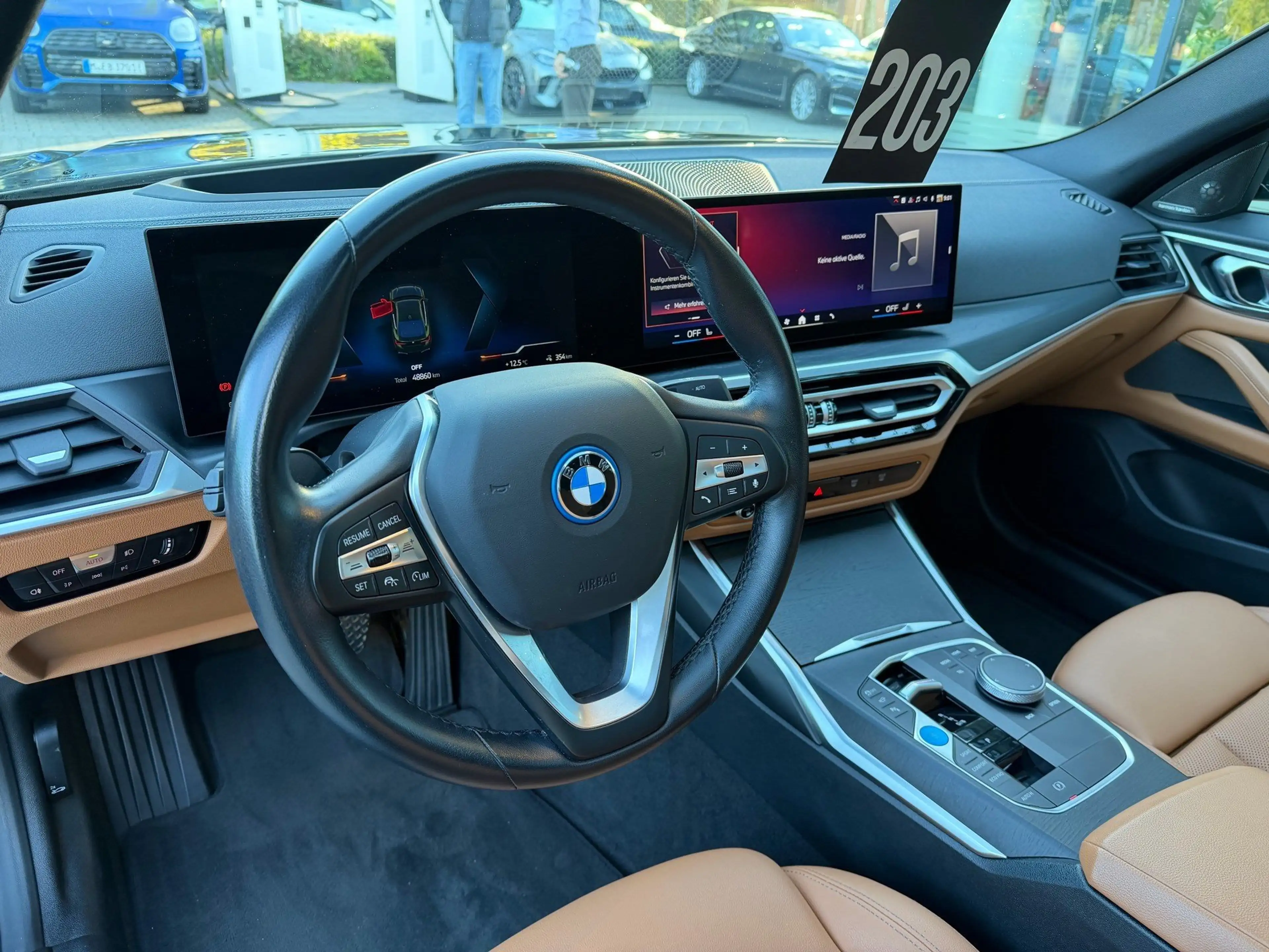 BMW i4 eDrive40 h&k Glasdach Head-Up PA-Plus DAB — photo 4