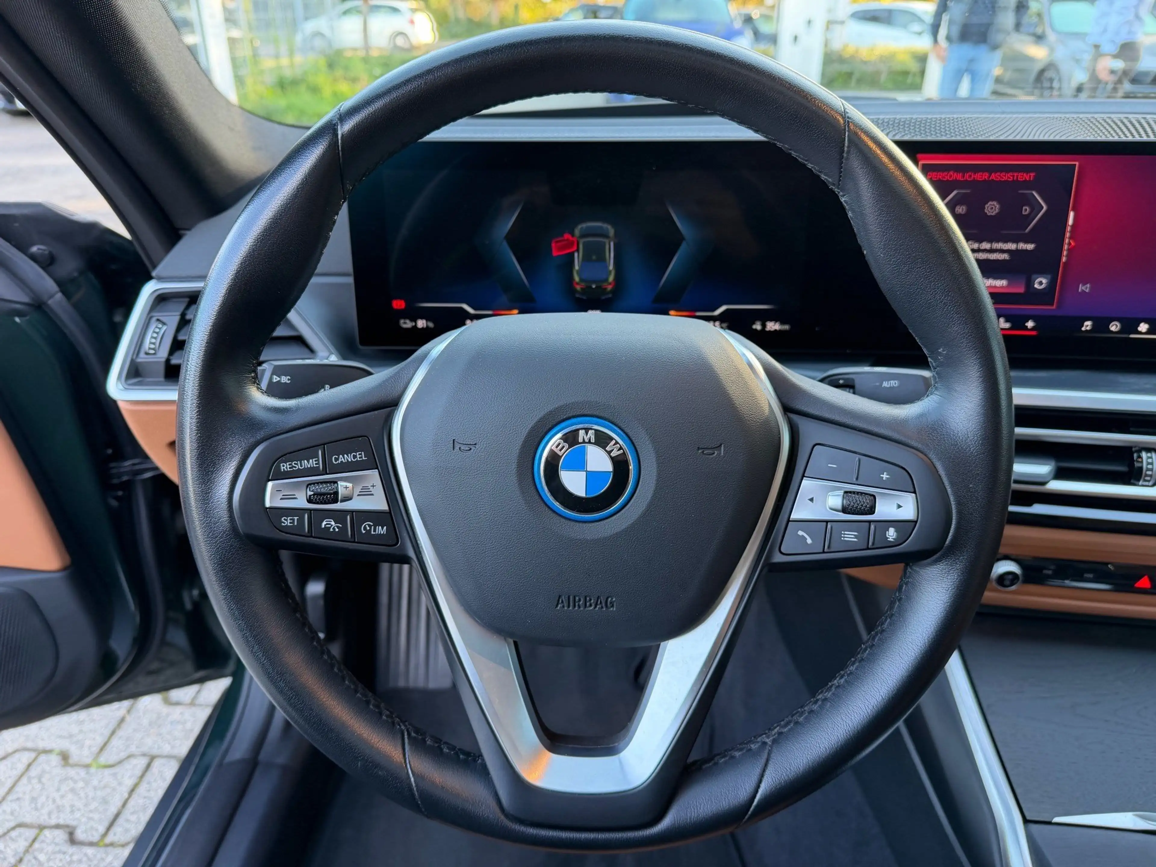BMW i4 eDrive40 h&k Glasdach Head-Up PA-Plus DAB — photo 8