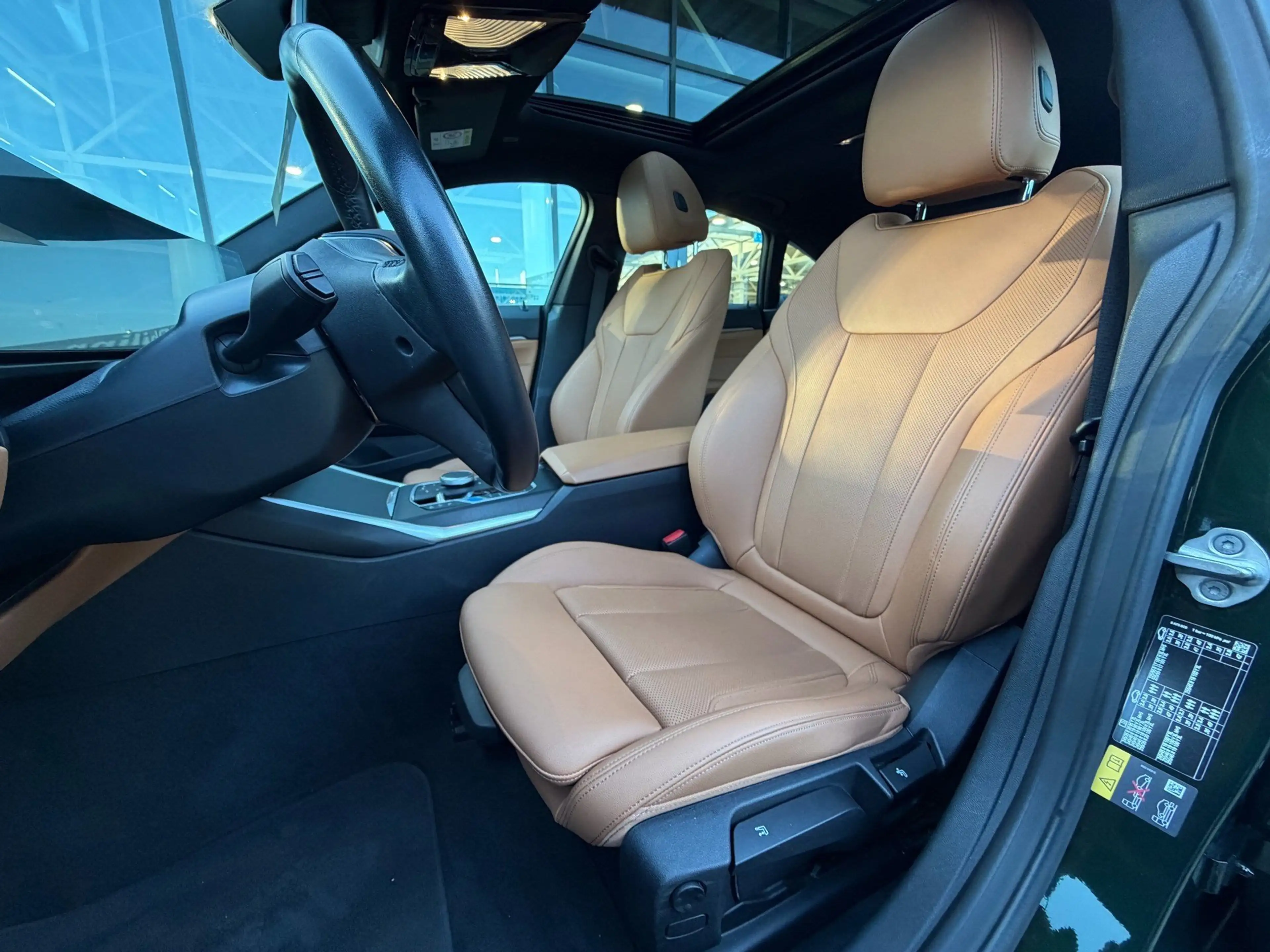 BMW i4 eDrive40 h&k Glasdach Head-Up PA-Plus DAB — photo 5