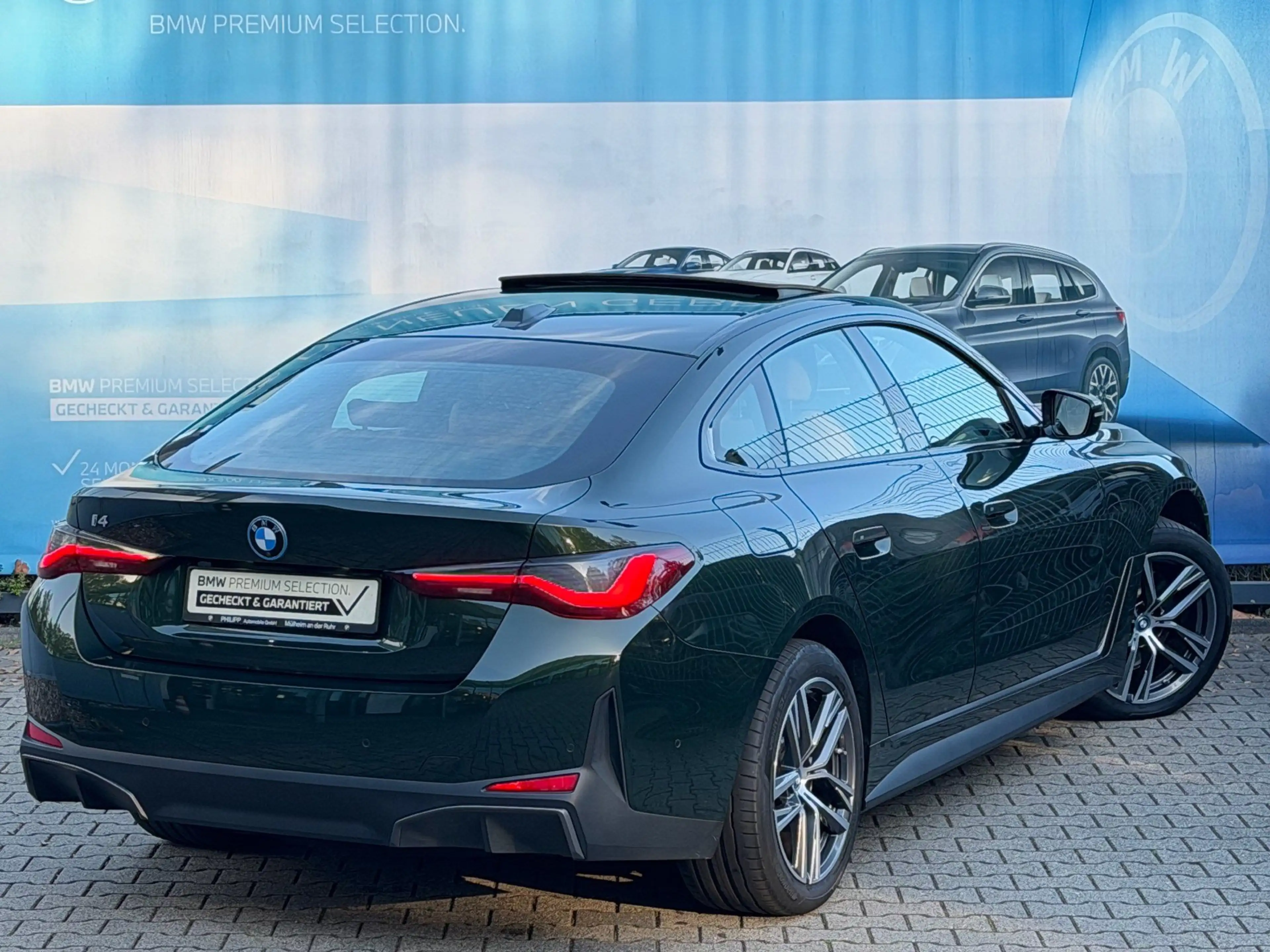 BMW i4 eDrive40 h&k Glasdach Head-Up PA-Plus DAB — photo 3