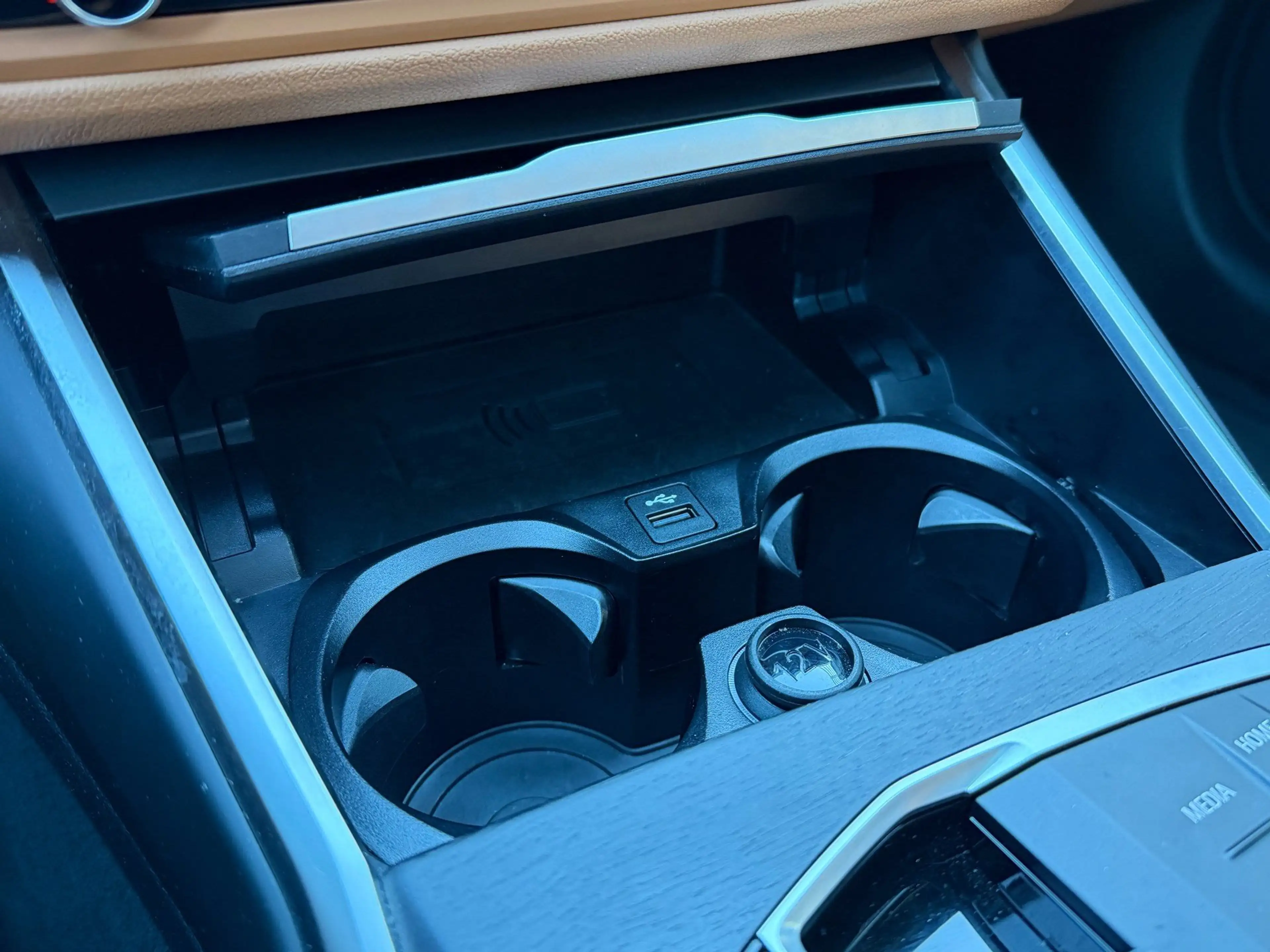 BMW i4 eDrive40 h&k Glasdach Head-Up PA-Plus DAB — photo 13