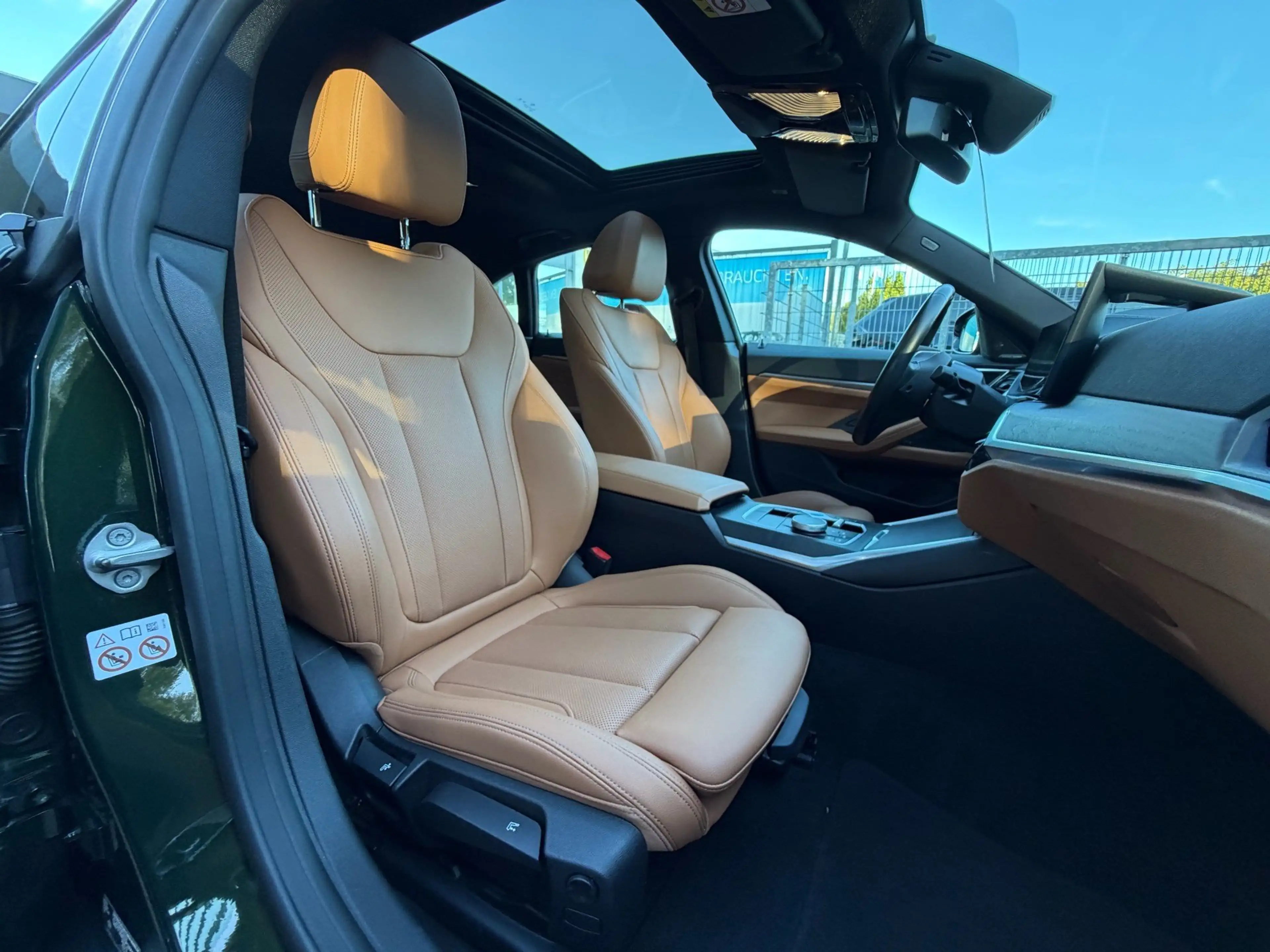 BMW i4 eDrive40 h&k Glasdach Head-Up PA-Plus DAB — photo 6