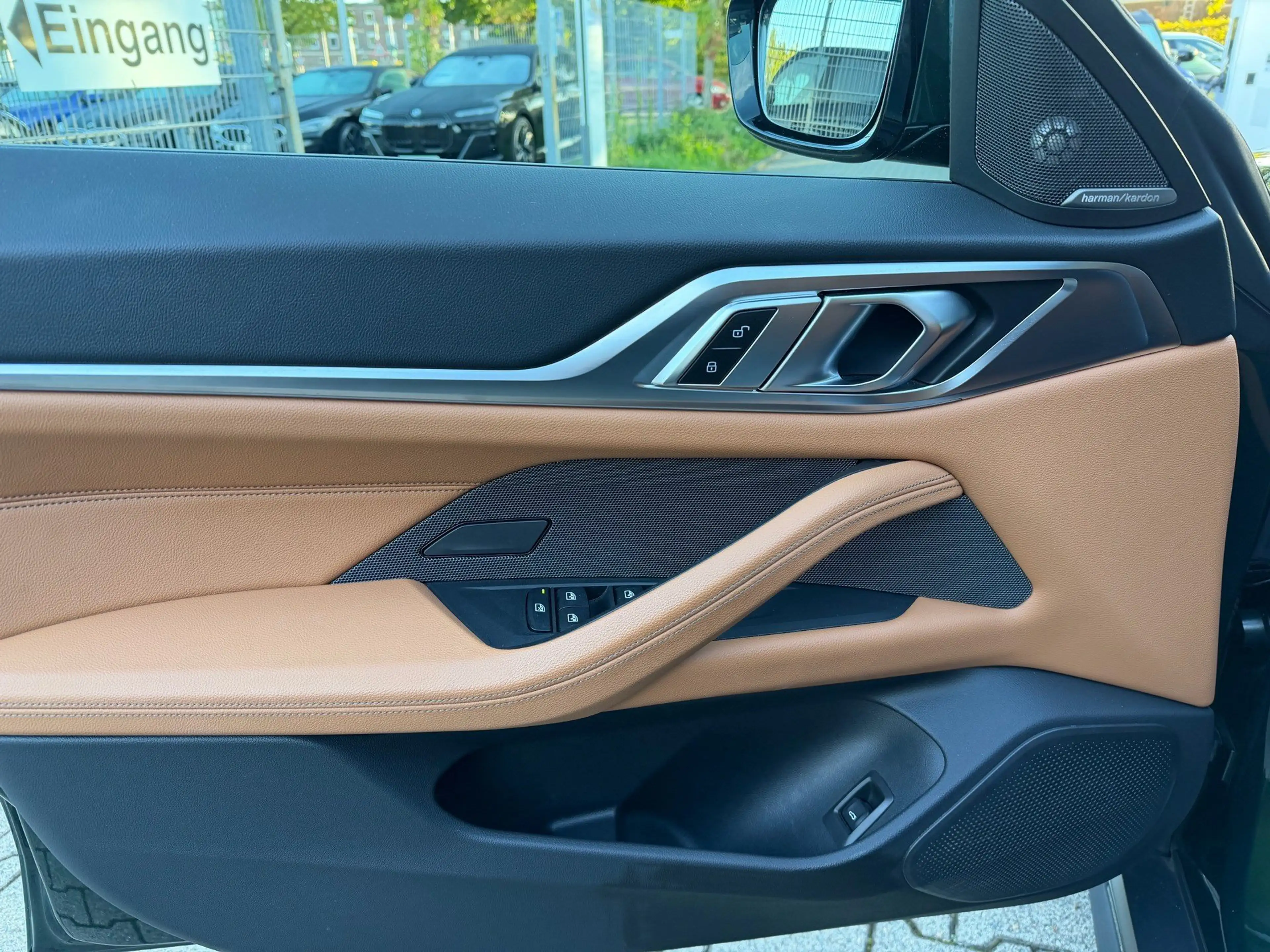 BMW i4 eDrive40 h&k Glasdach Head-Up PA-Plus DAB — photo 9