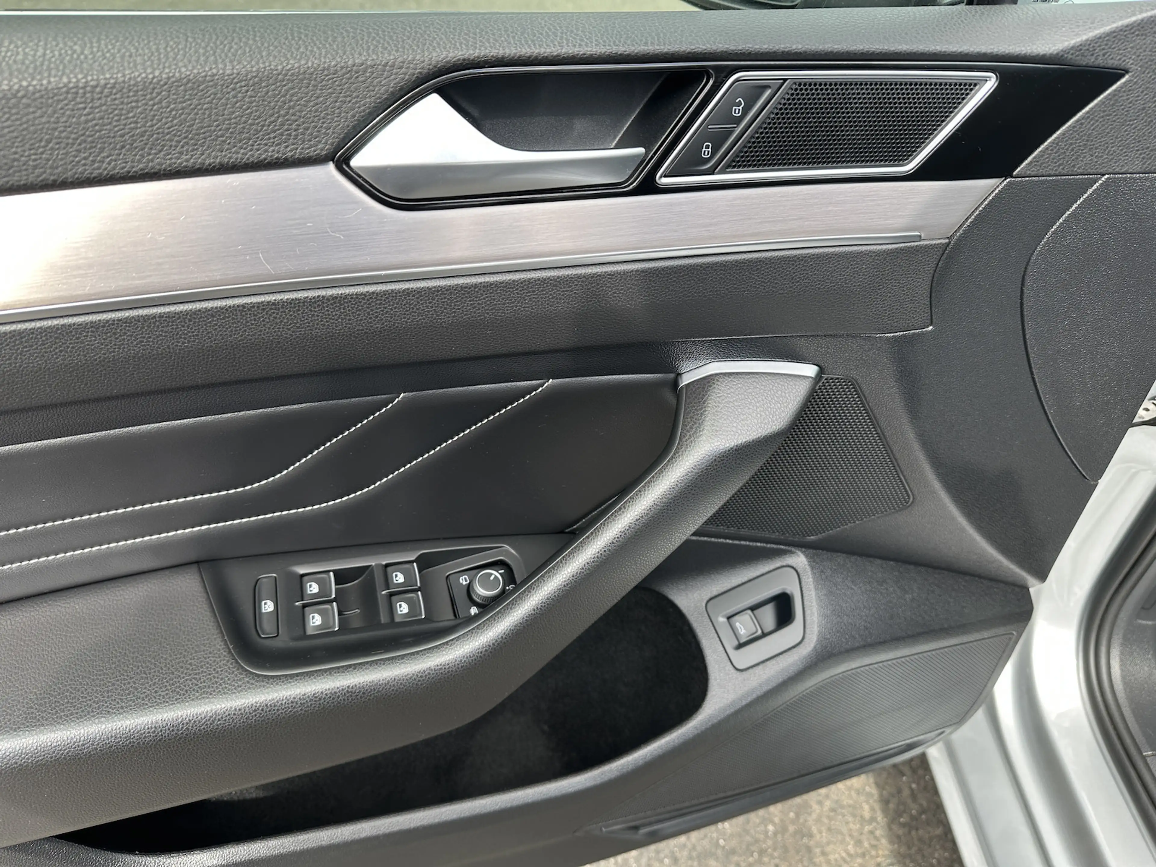 Volkswagen Passat Variant Elegance AHK Headup Ergo Aktiv Sitz — photo 6