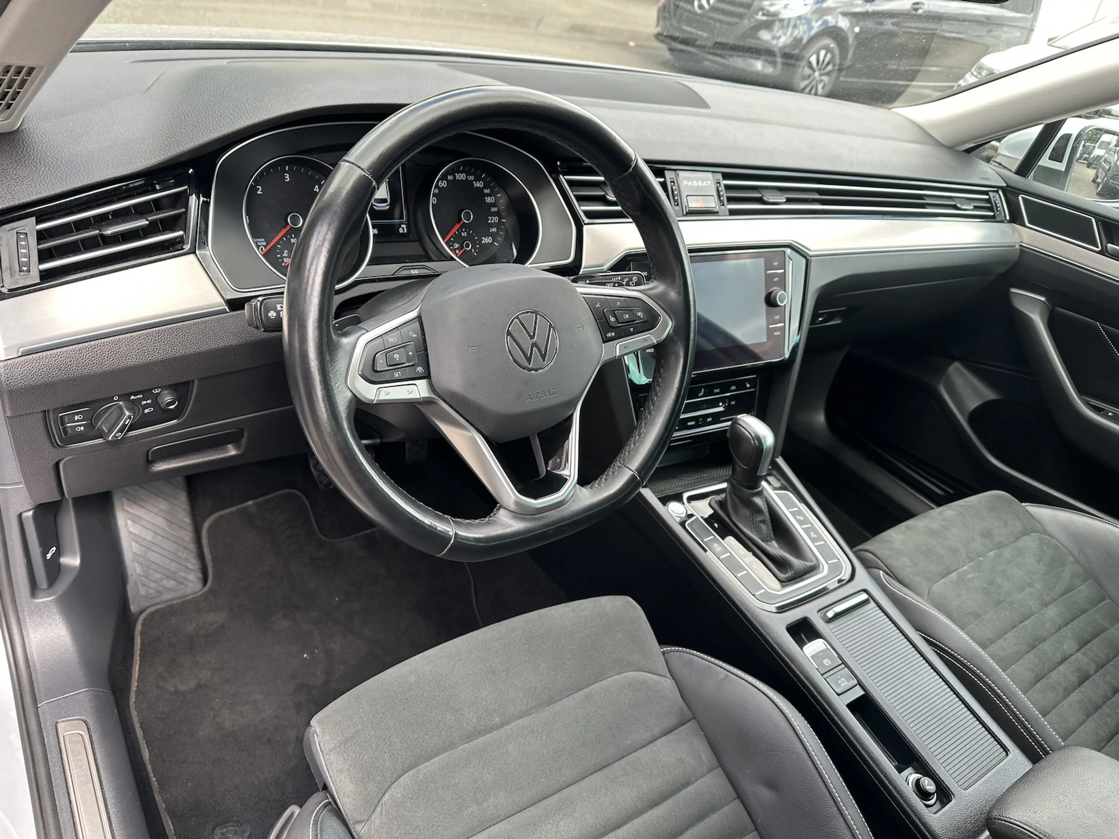 Volkswagen Passat Variant Elegance AHK Headup Ergo Aktiv Sitz — photo 9