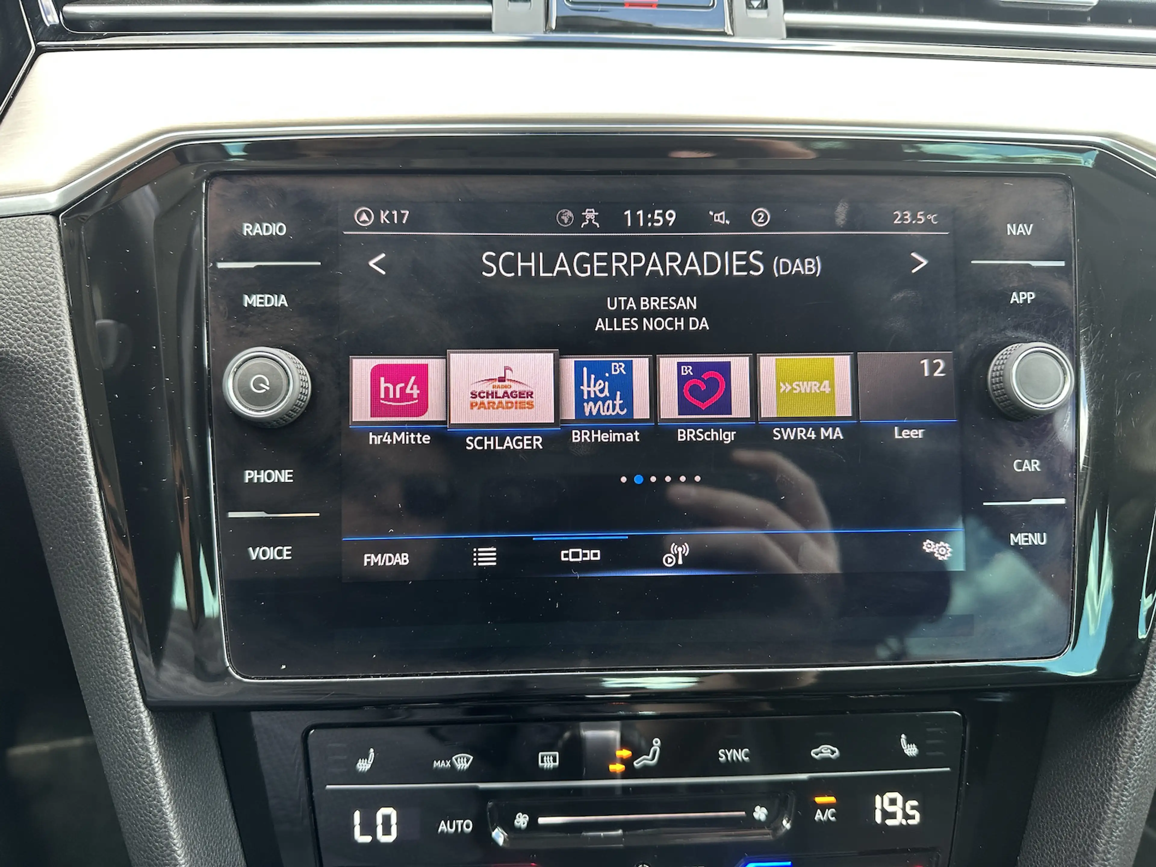 Volkswagen Passat Variant Elegance AHK Headup Ergo Aktiv Sitz — photo 15