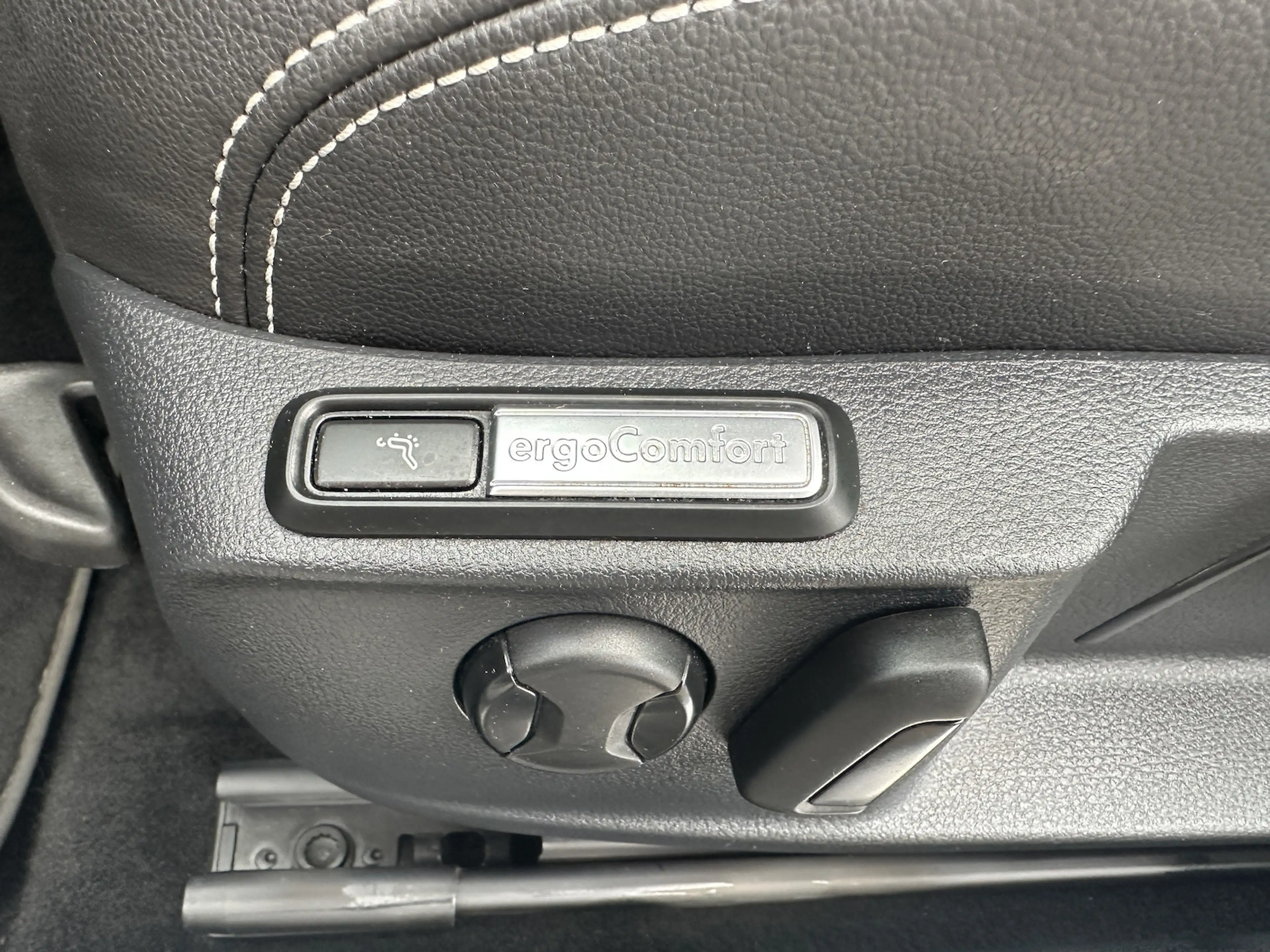Volkswagen Passat Variant Elegance AHK Headup Ergo Aktiv Sitz — photo 7