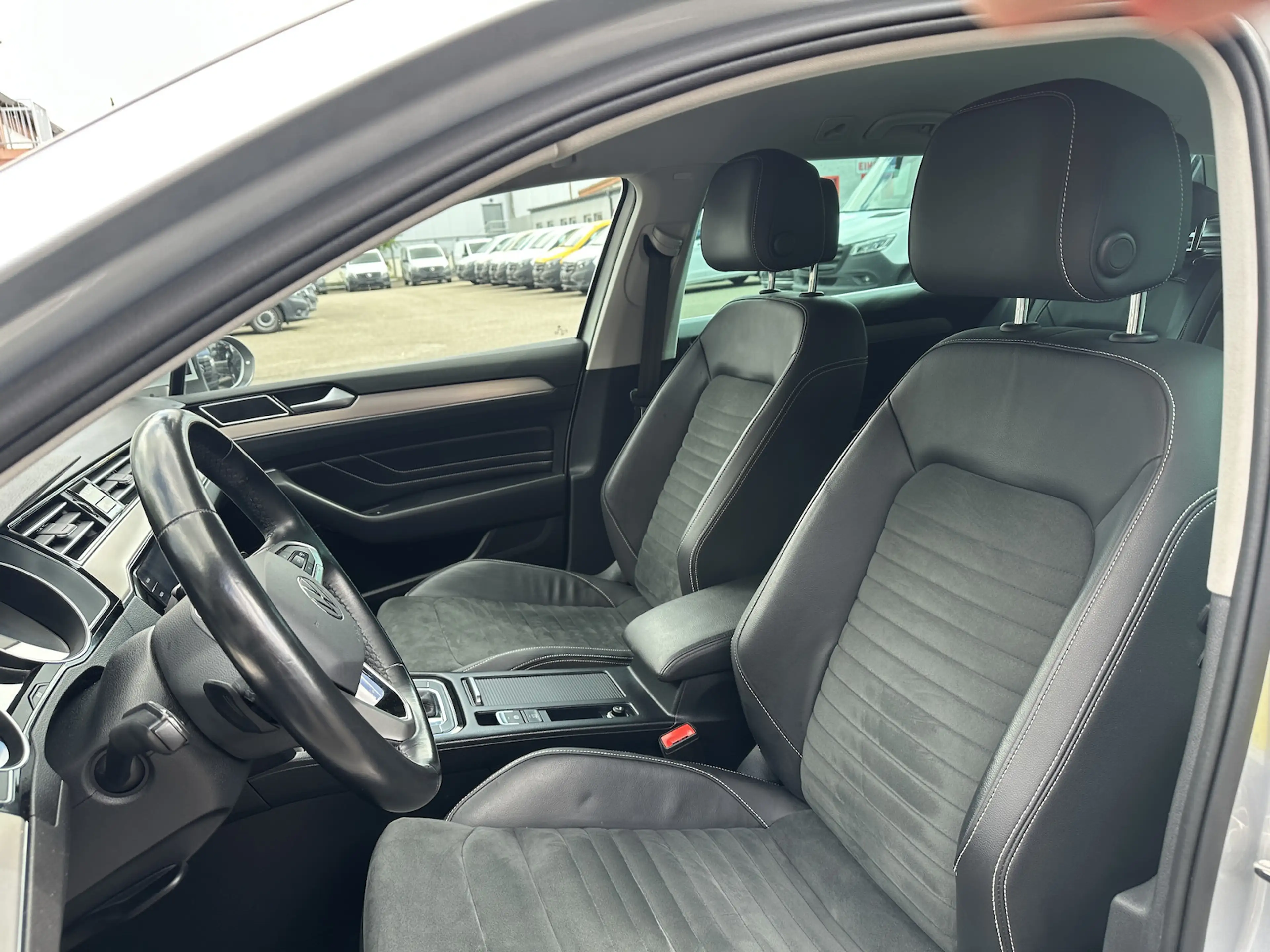 Volkswagen Passat Variant Elegance AHK Headup Ergo Aktiv Sitz — photo 8