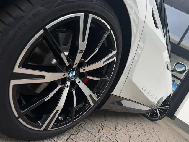 BMW I5 view 3