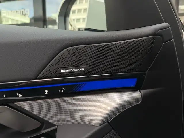 BMW I5 view 12