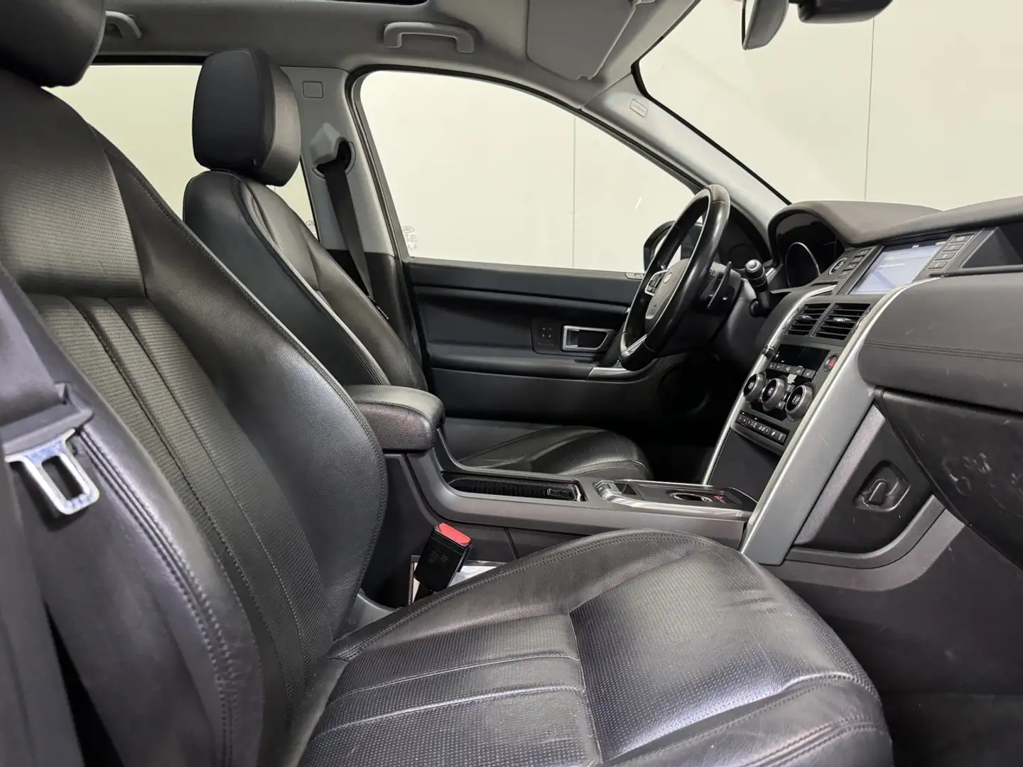 Land Rover Discovery Sport 2.0d Autom. - GPS - Pano - Export. Zwart - 2