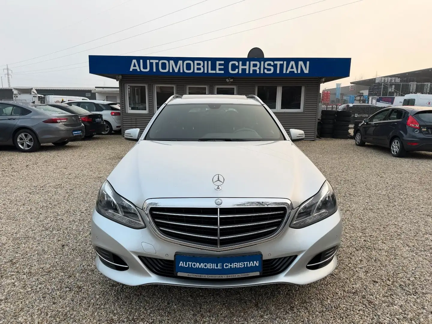 Mercedes-Benz E 220 CDI BlueEfficiency Automatik Navi SHZ LED Silber - 1