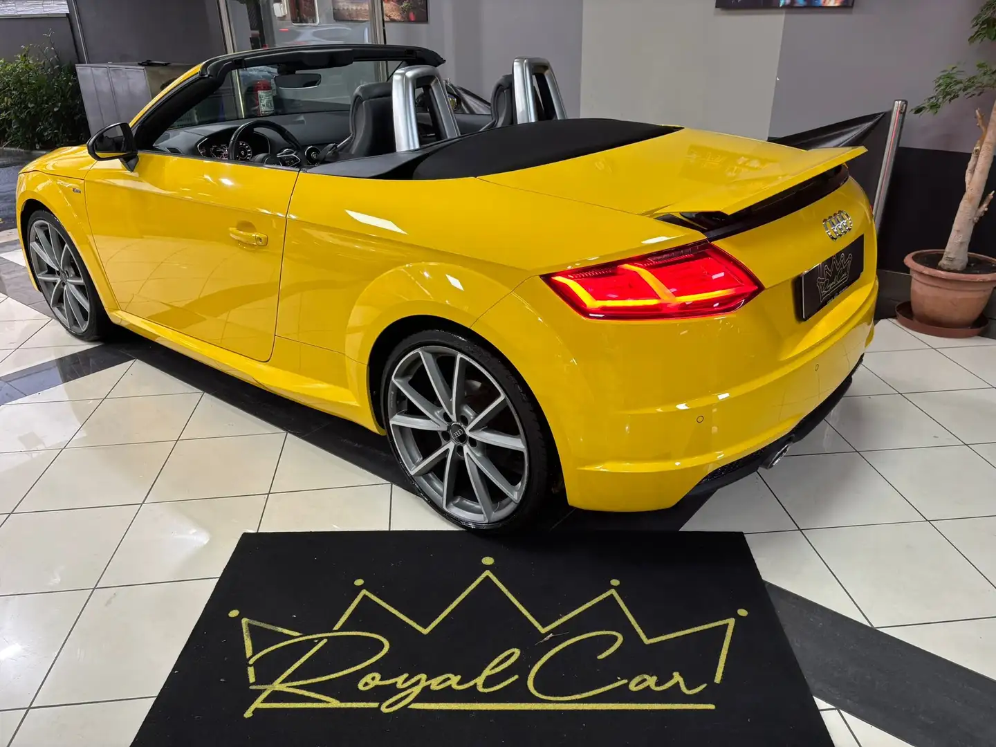 Audi TT Roadster 2.0 TDI ultra S line Amarillo - 2