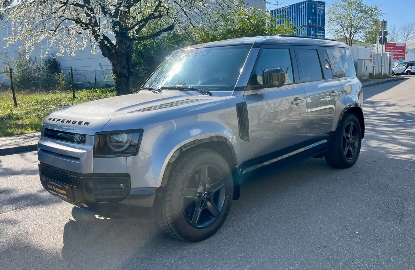 Land Rover Defender 110 X-Dynamic SE Grau - 2