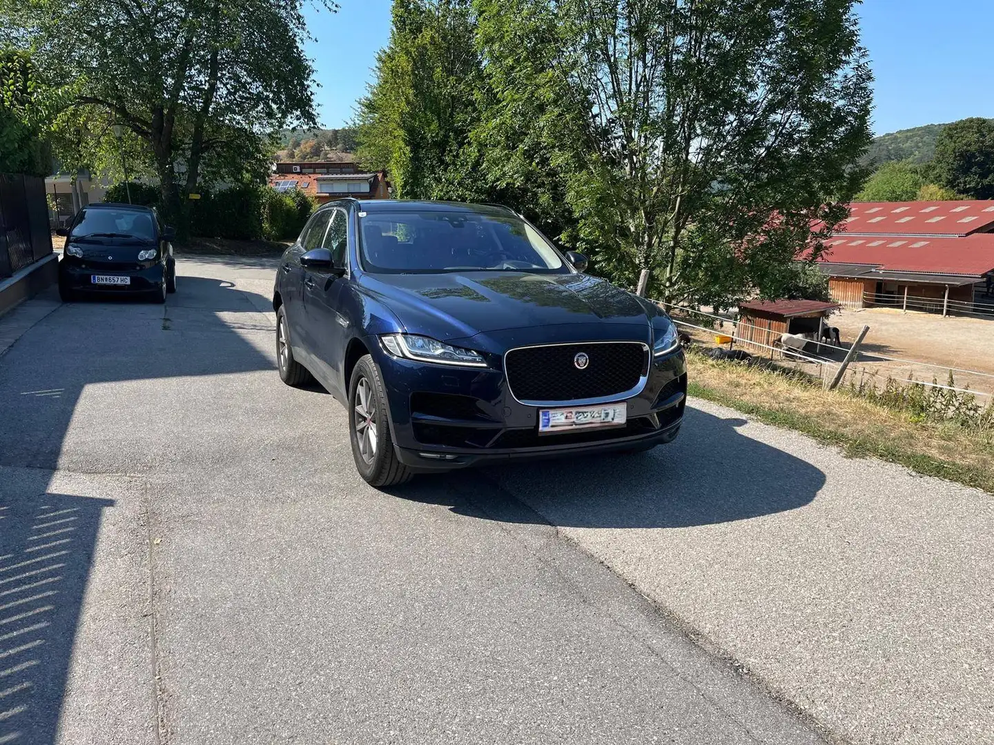 Jaguar F-Pace F-Pace 25t AWD Portfolio Aut. Portfolio Blau - 1