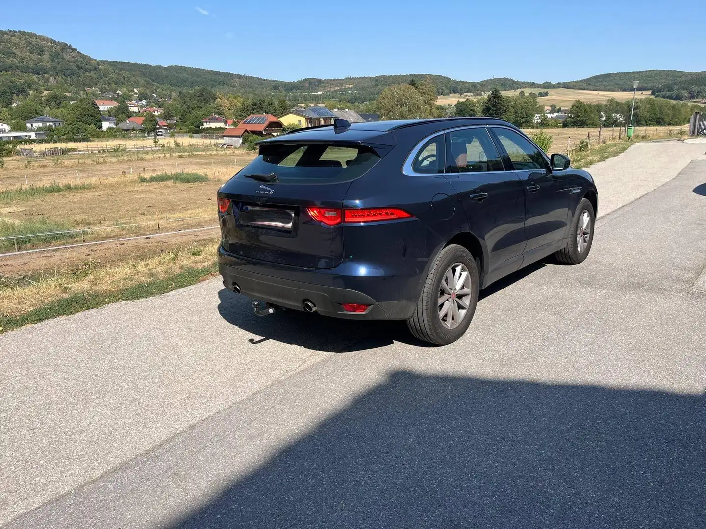 Jaguar F-Pace F-Pace 25t AWD Portfolio Aut. Portfolio Blau - 2