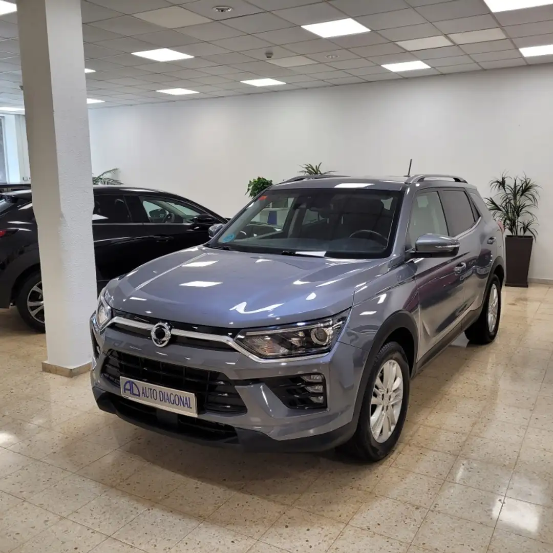 SsangYong Korando G15 Urban 4x2 Aut. Gris - 1