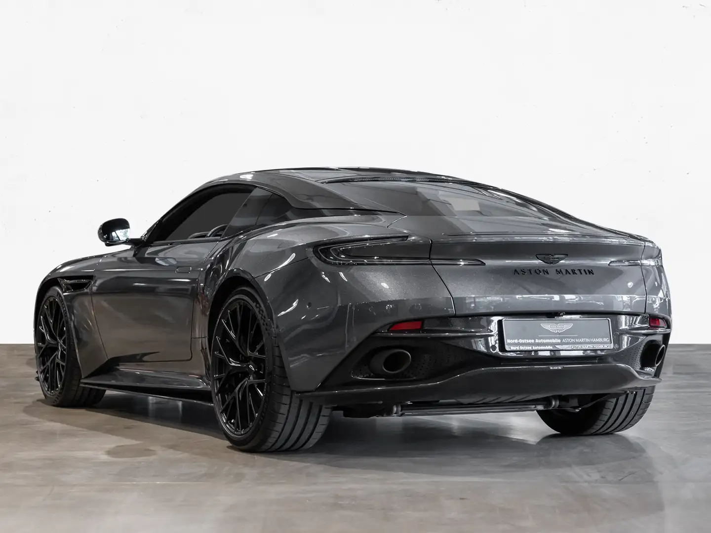 Aston Martin DB12 Coupé - Full Carbon Options - UPE 312.300,- Grijs - 2