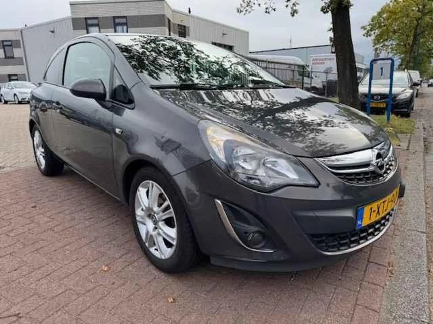 Opel Corsa 1.2-16V BlitZ veel opties zeer nette auto Grijs - 1