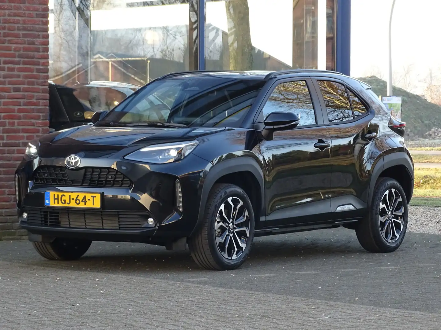 Toyota Yaris Cross 1.5 Hybrid 115 130 Pk Teamplayer ZWART EN DONKER G Zwart - 1