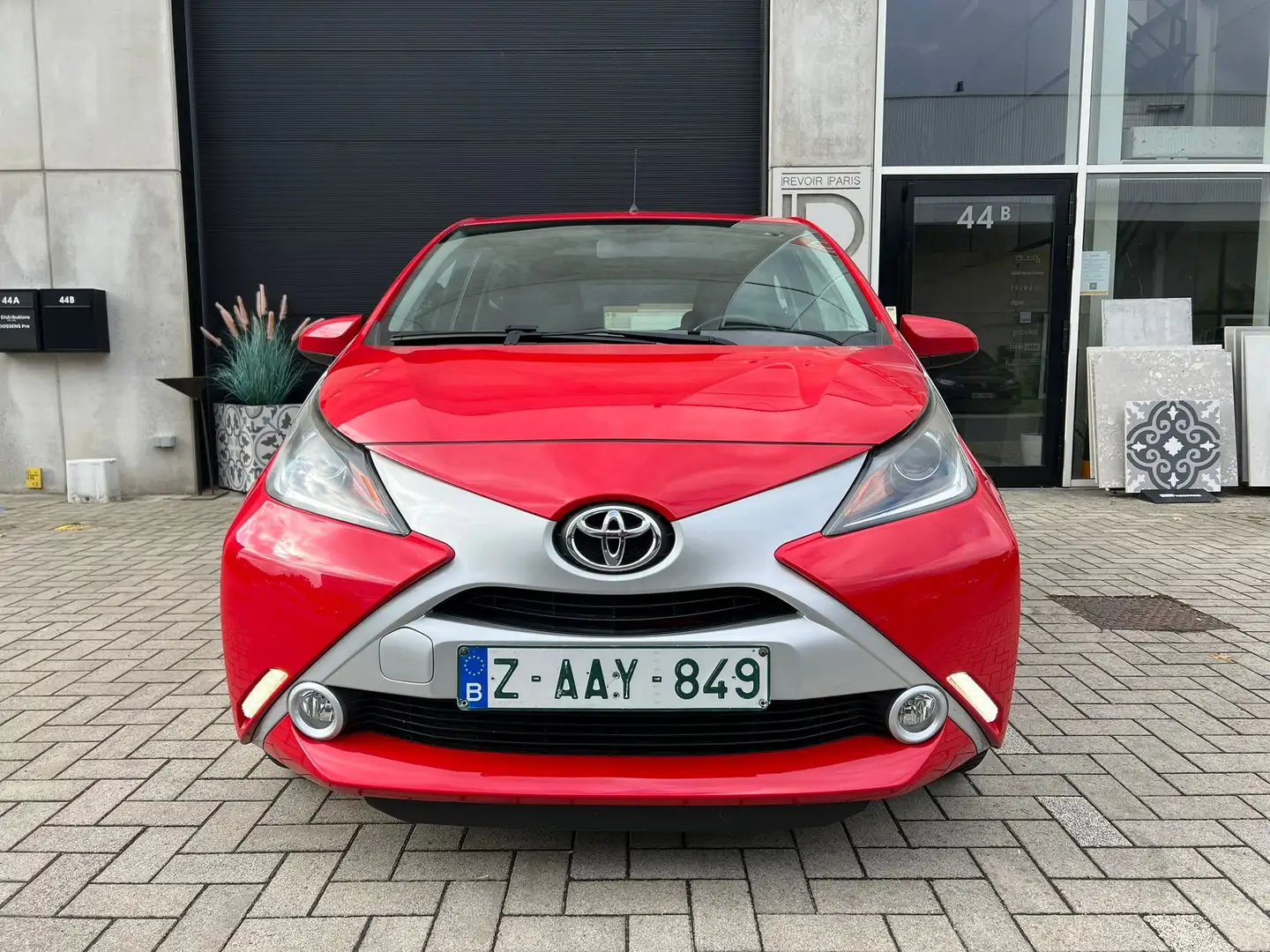 Toyota Aygo 1.0i VVT-i 1er Prop Carnet Caméra Airco Jantes Rood - 2