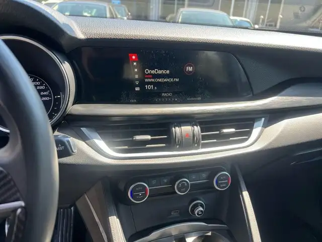 Alfa Romeo Stelvio view 12