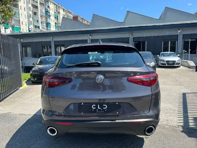 Alfa Romeo Stelvio view 7