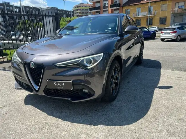 Alfa Romeo Stelvio view 3
