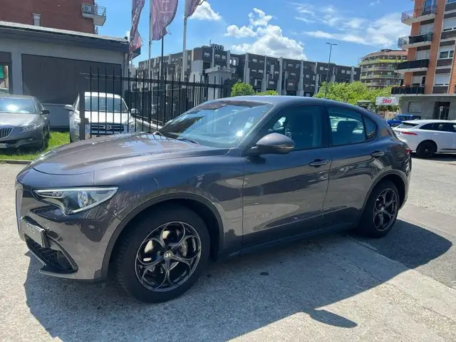 Alfa Romeo Stelvio view 4