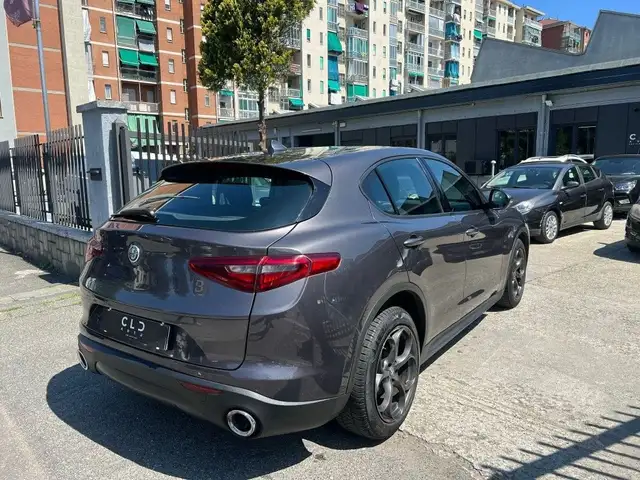 Alfa Romeo Stelvio view 8