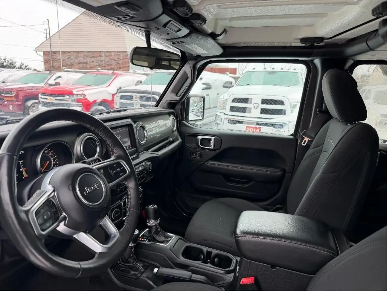 Jeep Wrangler снимка Jeep Wrangler