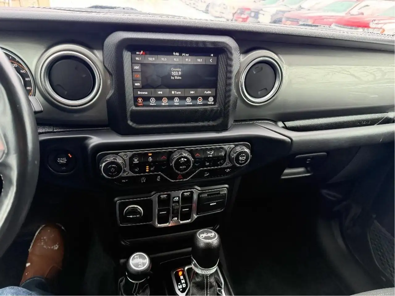 Jeep Wrangler снимка Jeep Wrangler