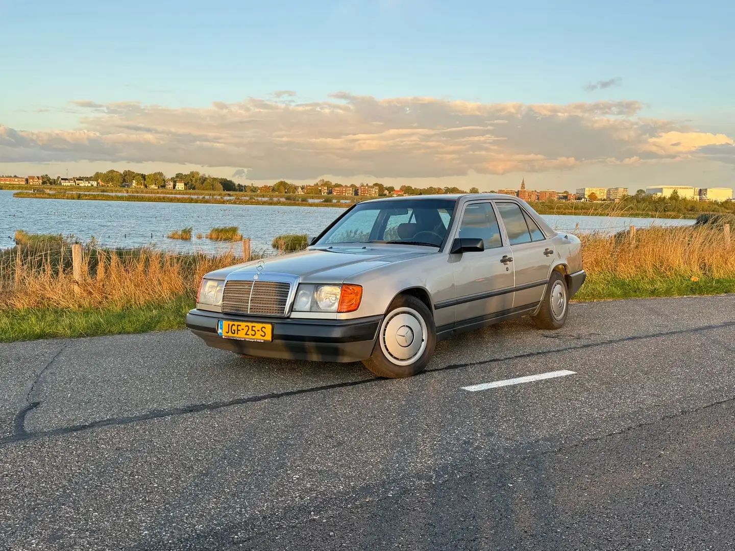 Mercedes-Benz E 260 Rijk uitgerust + Automaat Gri - 1
