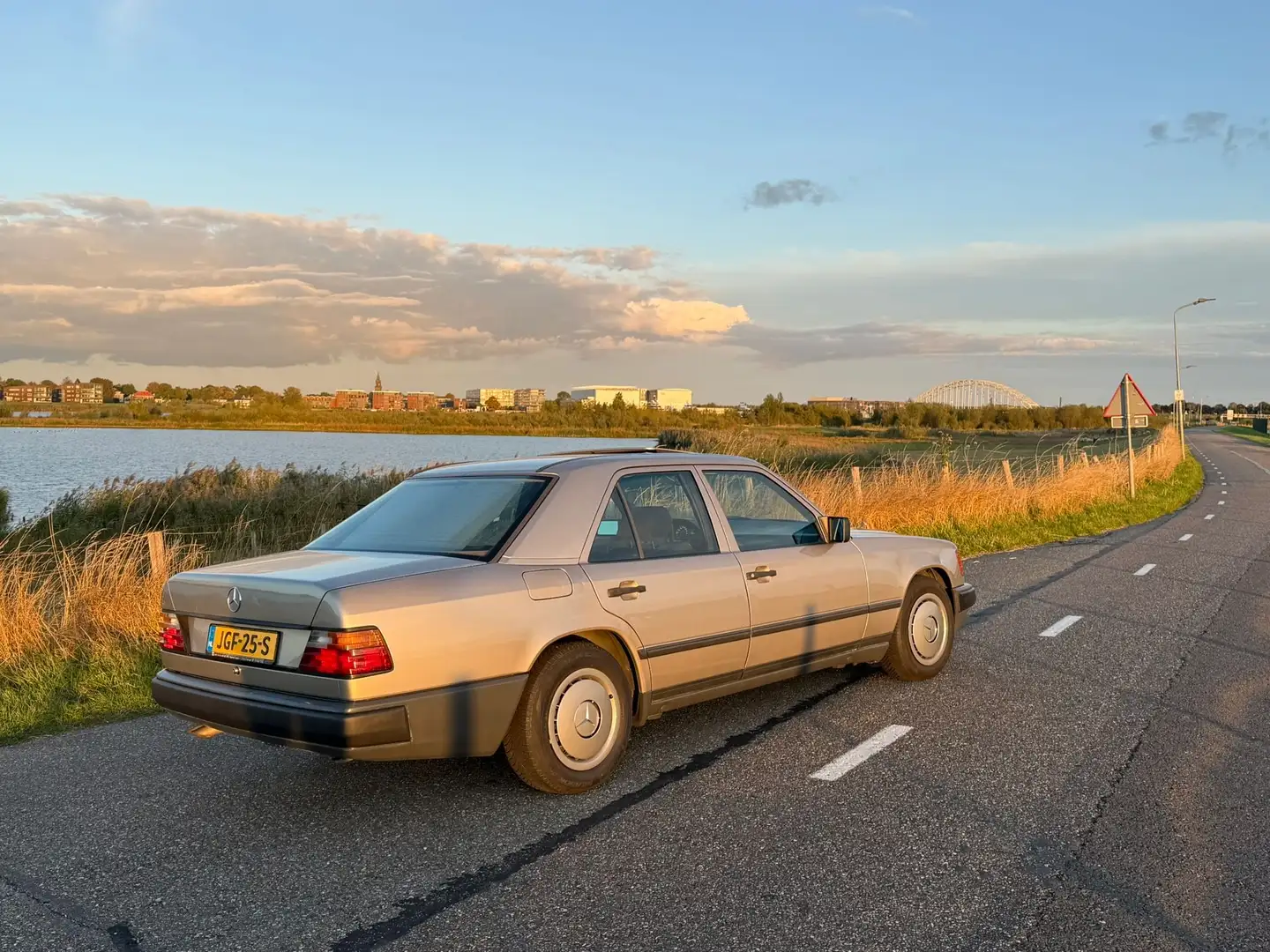 Mercedes-Benz E 260 Rijk uitgerust + Automaat Gri - 2