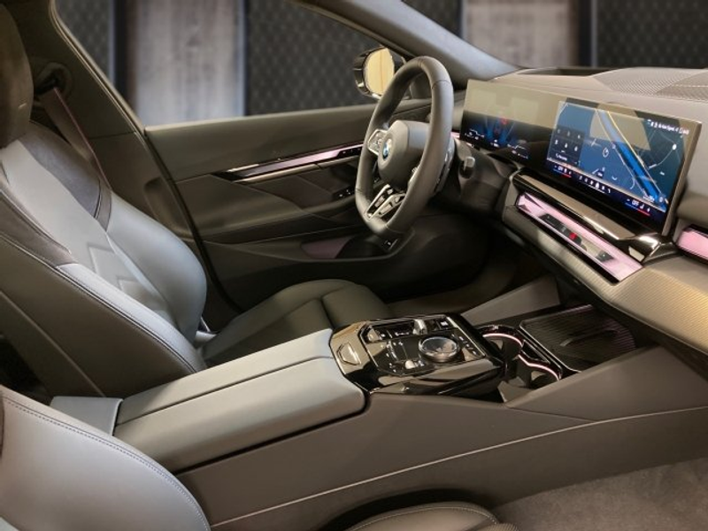 BMW 520 d xDrive Touring G61 B47 — photo 14