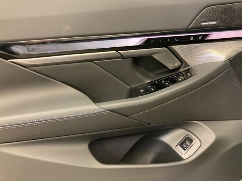 BMW 520 d xDrive Touring G61 B47 — photo 10