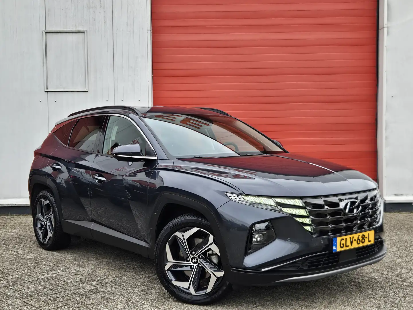 Hyundai TUCSON 1.6 T-GDI PHEV Comfort Smart 4WD Grau - 1