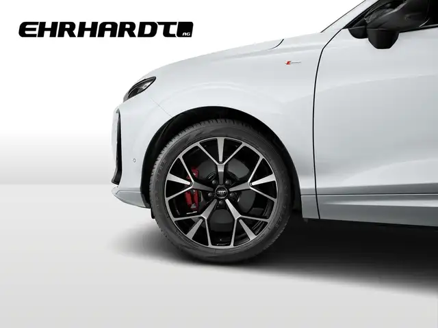 Audi Q3 view 7