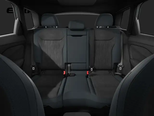 Audi Q3 view 12