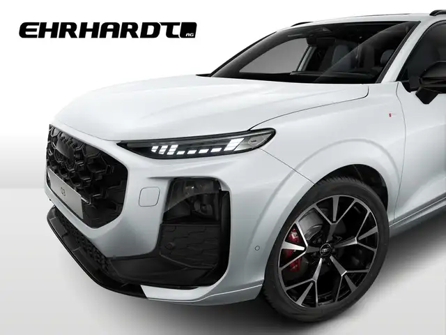 Audi Q3 view 9