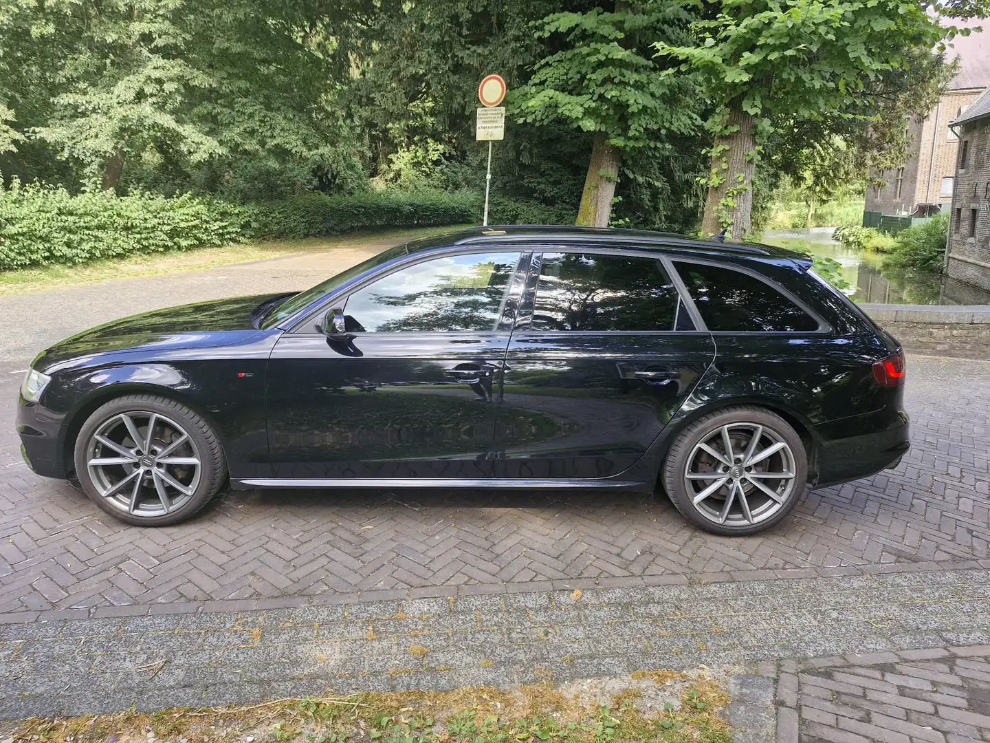Audi A4 2.0 TFSI Quattro S-Tronic S-Line Zwart - 2