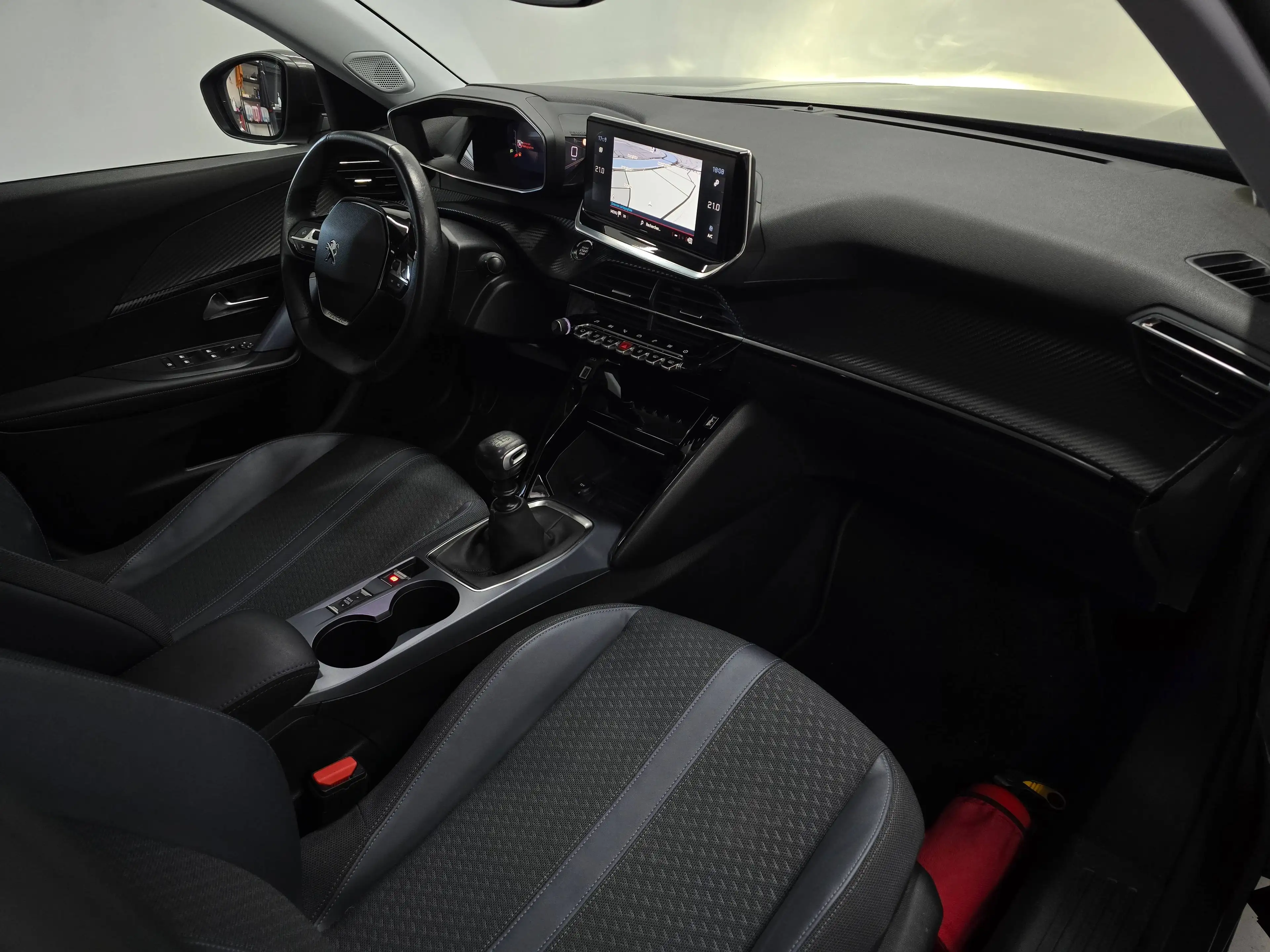 Peugeot 2008 Allure | Cockpit | Full Led | 1ier propriétaire | Suivi complet | GARANTIE 12M — photo 9