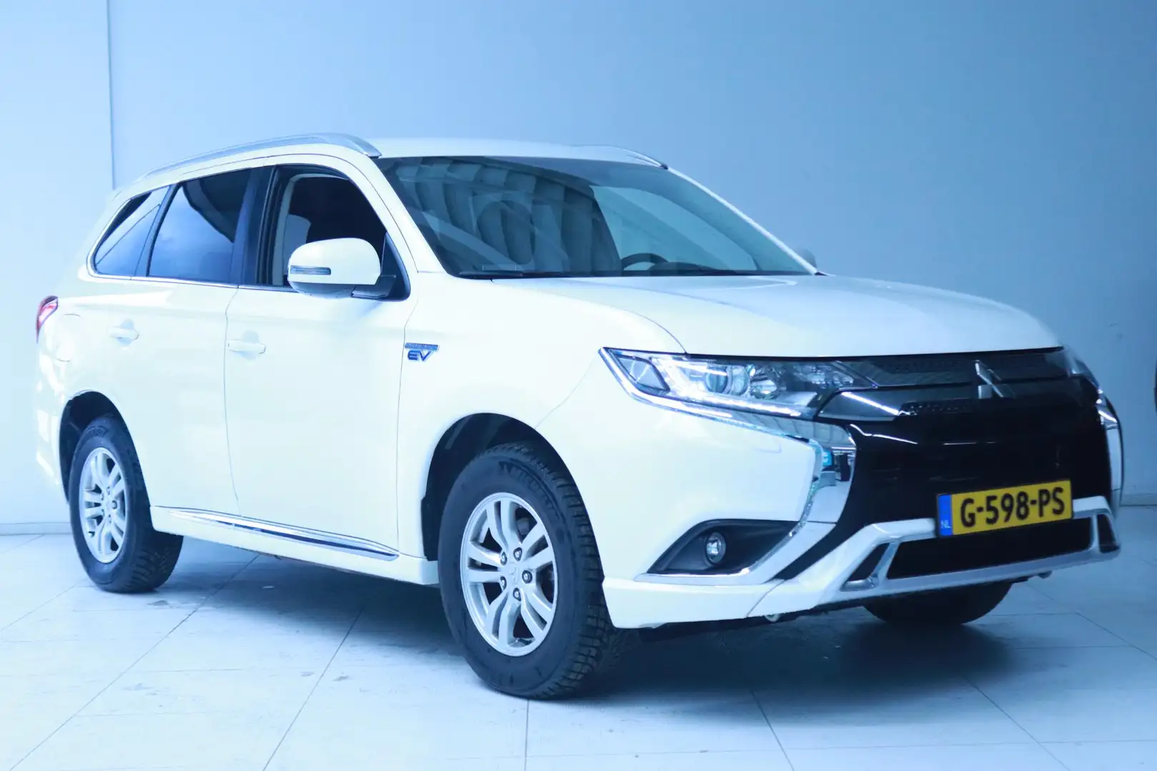 Mitsubishi Outlander 2.4 PHEV Pure Clima/Navi/Camera/Trekhaak Wit - 2
