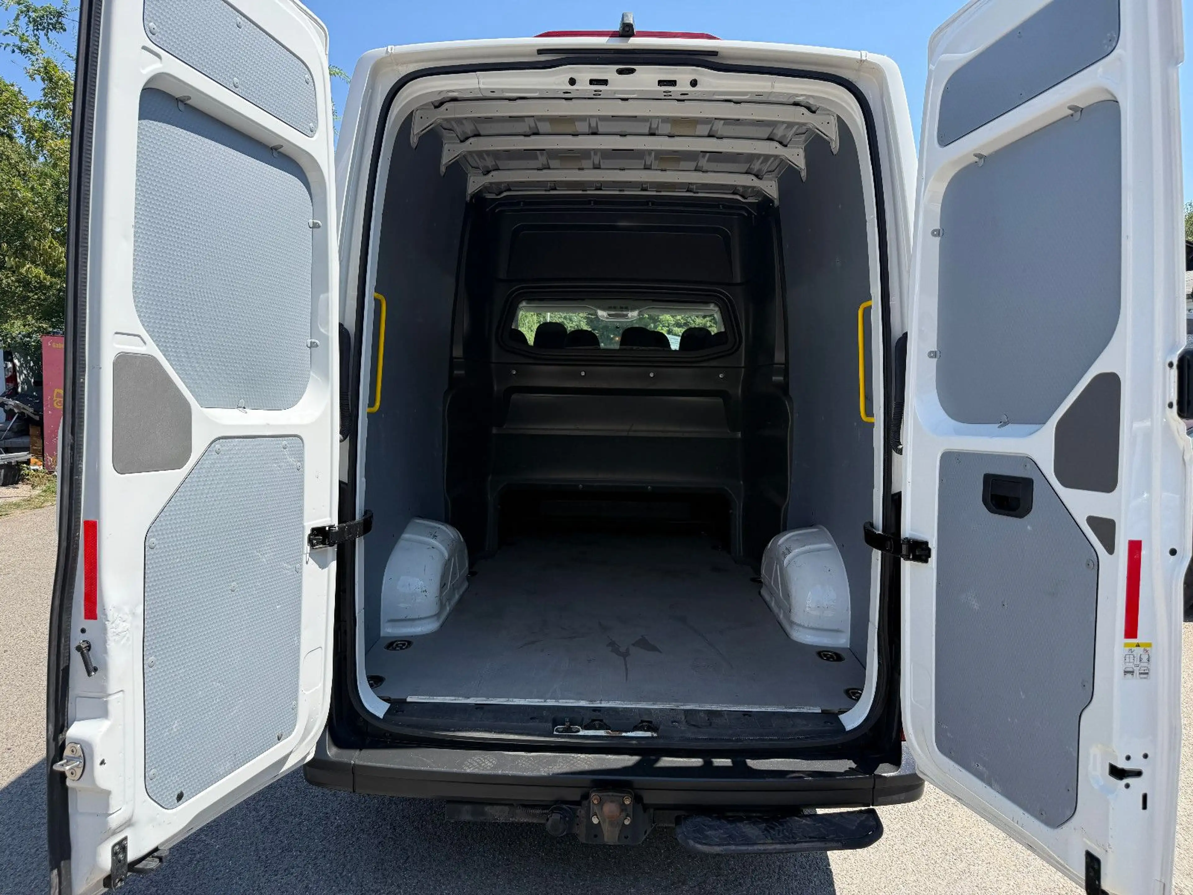 Volkswagen Crafter Kasten DoKa PLUS 35 Hochdach FWD MR — photo 13