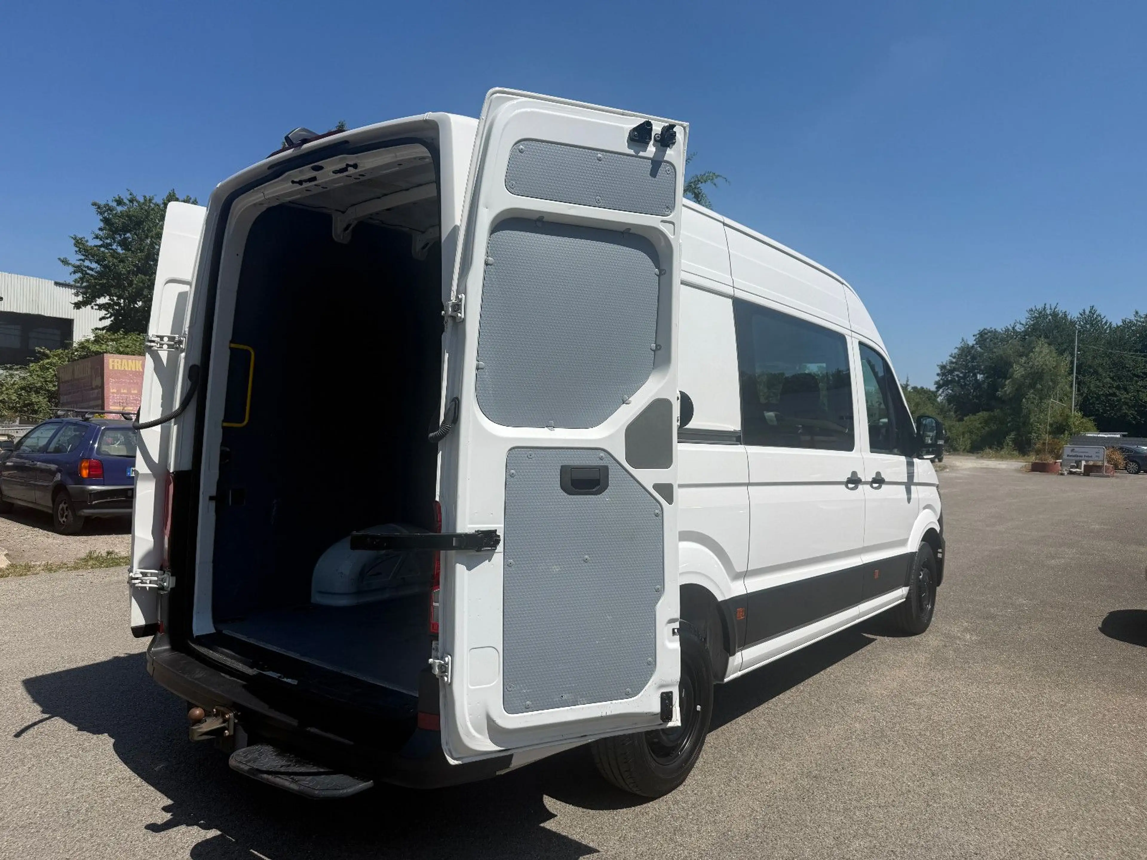 Volkswagen Crafter Kasten DoKa PLUS 35 Hochdach FWD MR — photo 14