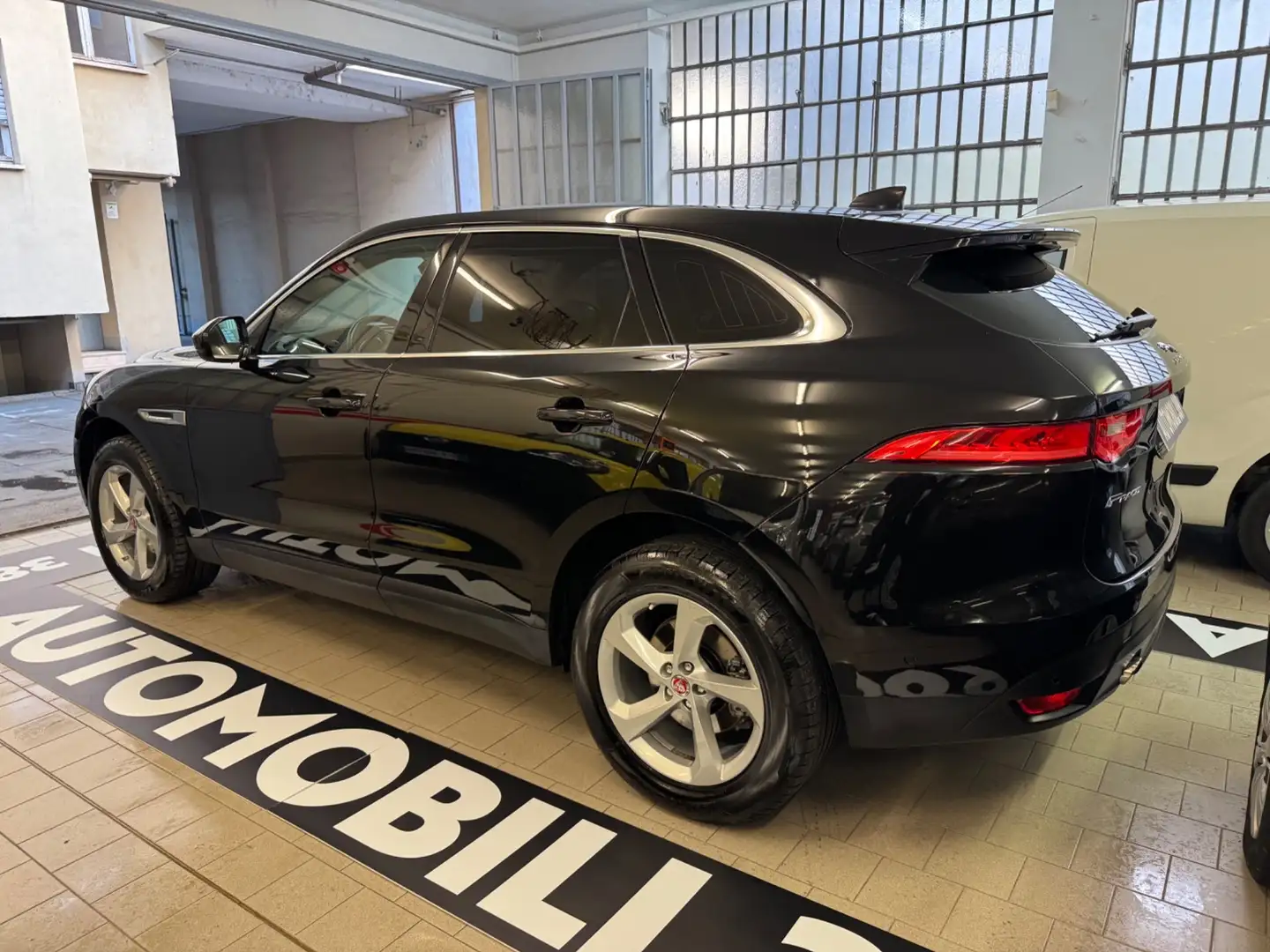 Jaguar F-Pace 2.0 D 240 CV AWD aut. Prestige Noir - 1
