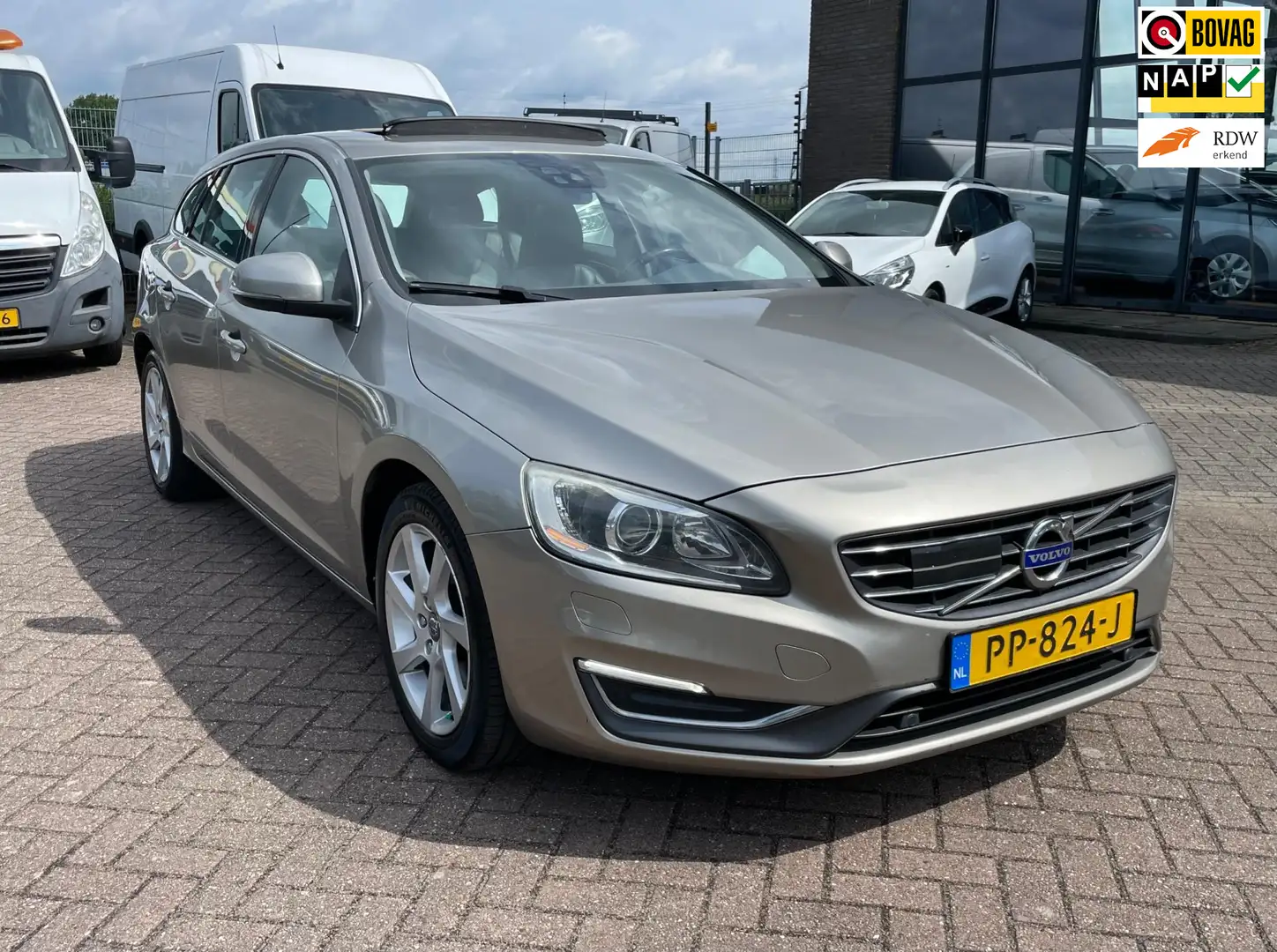 Volvo V60 1.6 D2 Summum, Trekhaak, Open dak, Leder, Navi, Ca Grijs - 1