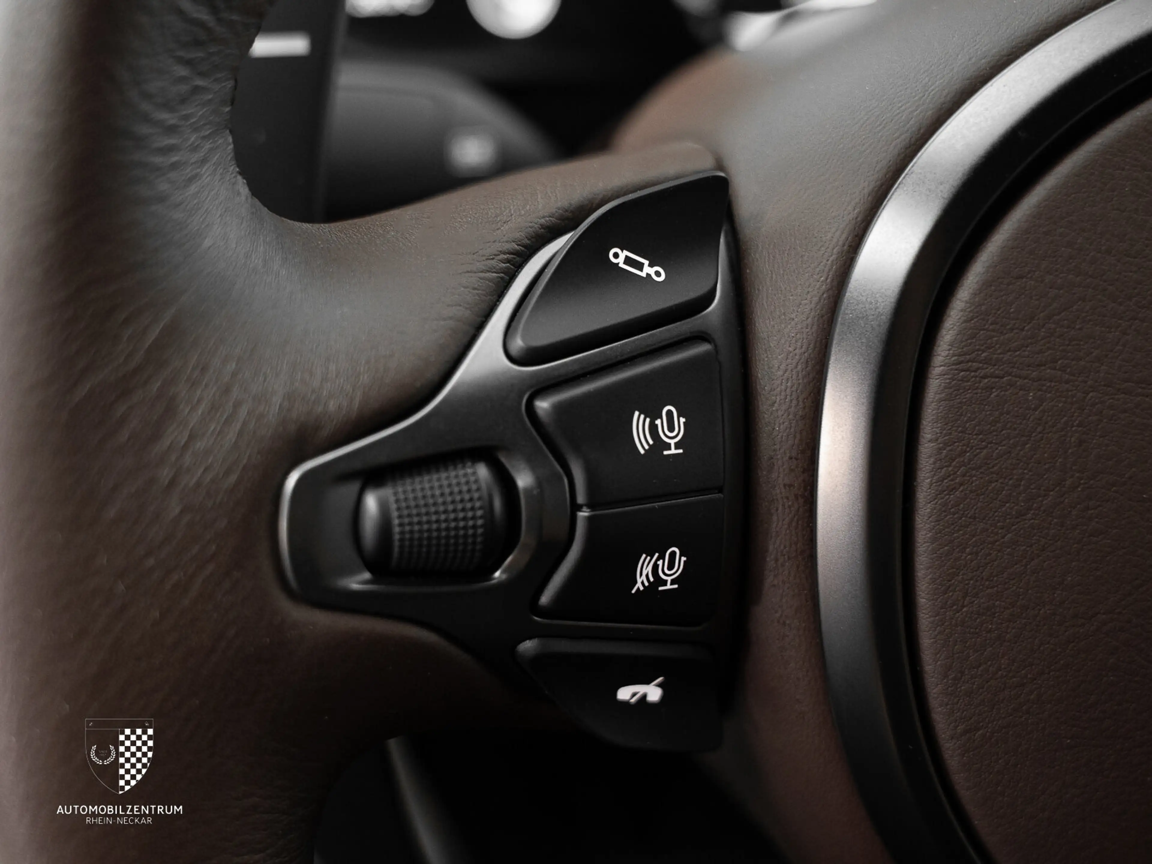 Aston Martin DBS DBS Superleggera Carbon/Bang&Olufsen/Dynamic — photo 15