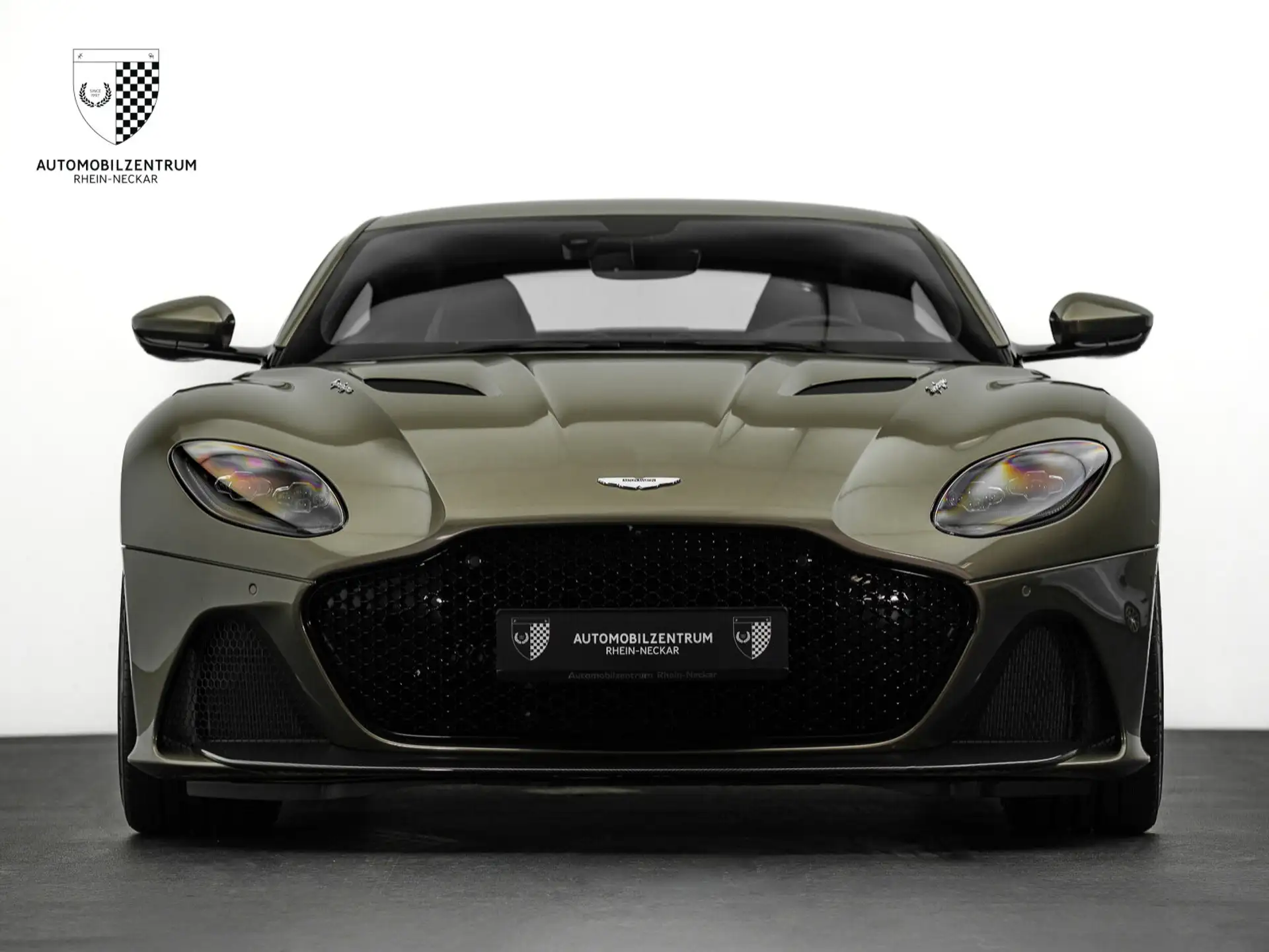애스턴마틴 DBS Coupe 2021 건메탈 사진 2